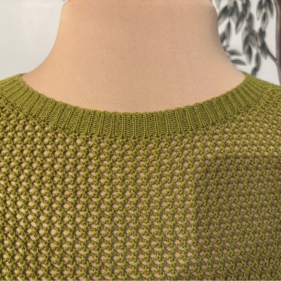 3D Knit Mesh Uniqlo Sweater, Olive, Size Small - Picture 6 of 6